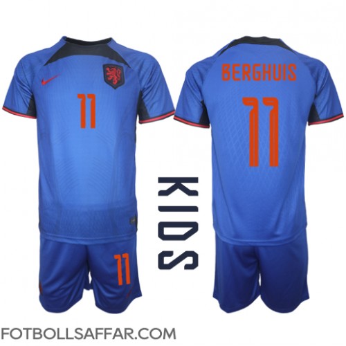Nederländerna Steven Berghuis #11 Bortadräkt Barn VM 2022 Kortärmad (+ Korta byxor)